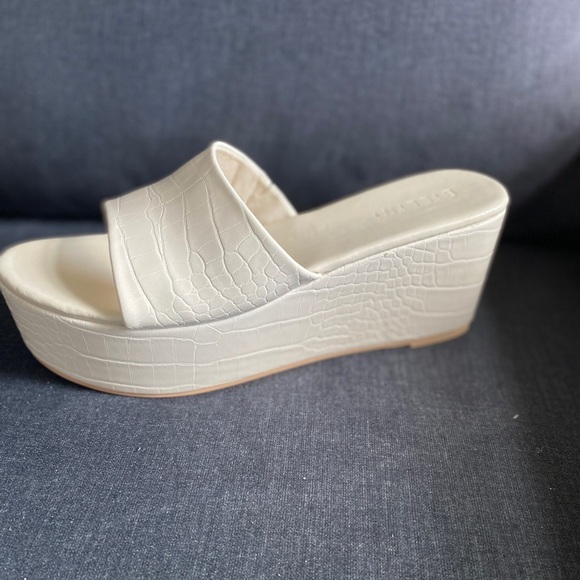 Billini Platform Shoes Slip-on Sandals Colour Cream Size 10 BNWOT - Picture 6 of 10